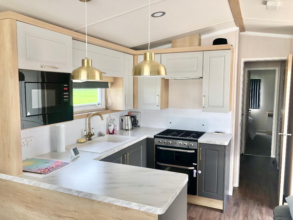 2 Bedroom Park Home For Sale in Warwick Road, Stratford upon Avon, CV37