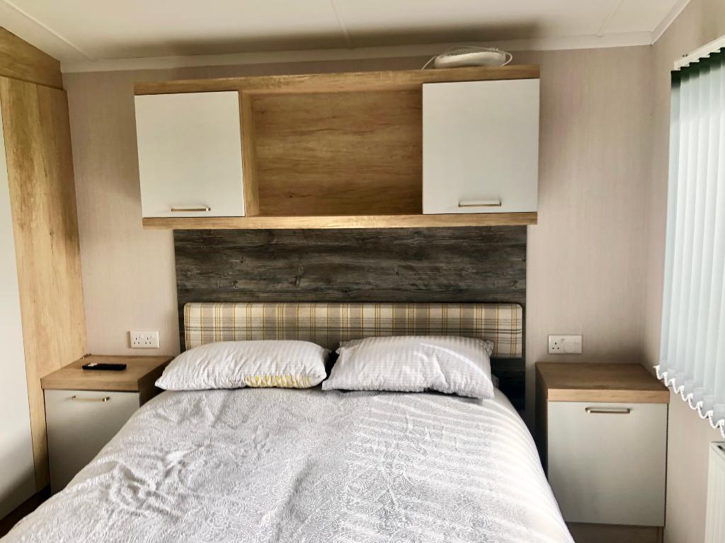 2 Bedroom Park Home For Sale in Warwick Road, Stratford upon Avon, CV37