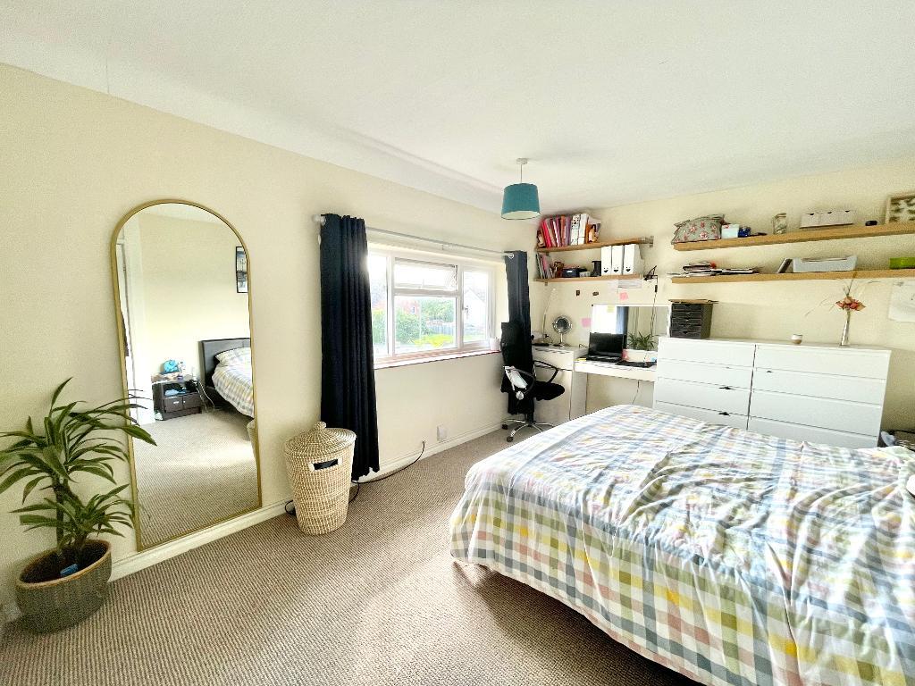 2 Bedroom End Terraced For Sale in Woodlands Road, Stratford upon Avon