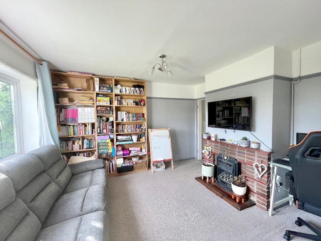 2 Bedroom End Terraced For Sale in Woodlands Road, Stratford upon Avon