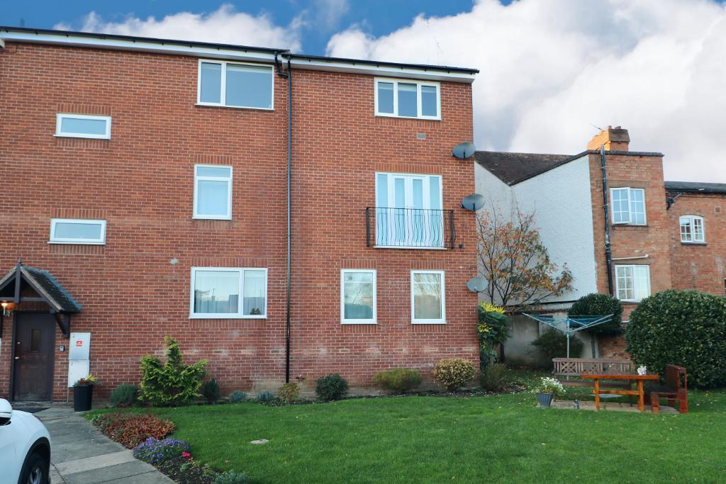 Warwick Road, Stratford upon Avon, CV37 6YW