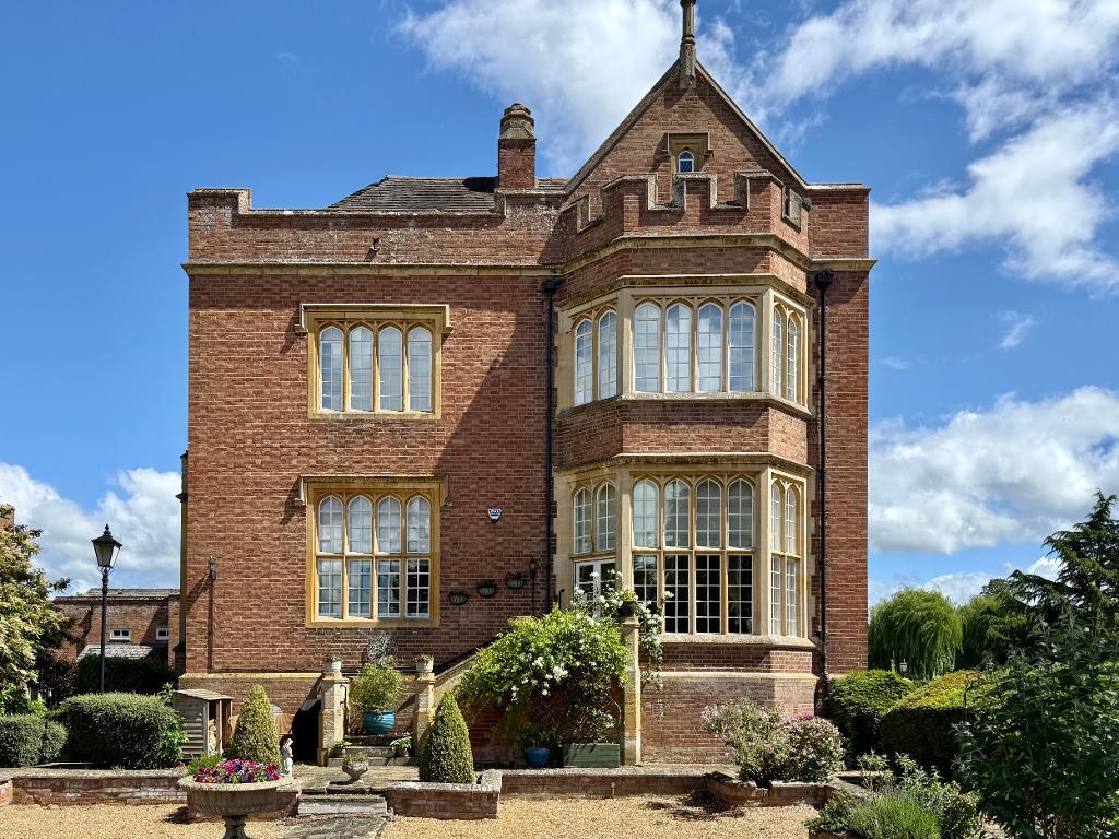 Goldicote Hall, Banbury Road, Stratford upon Avon, Warwickshire, CV37 7NY