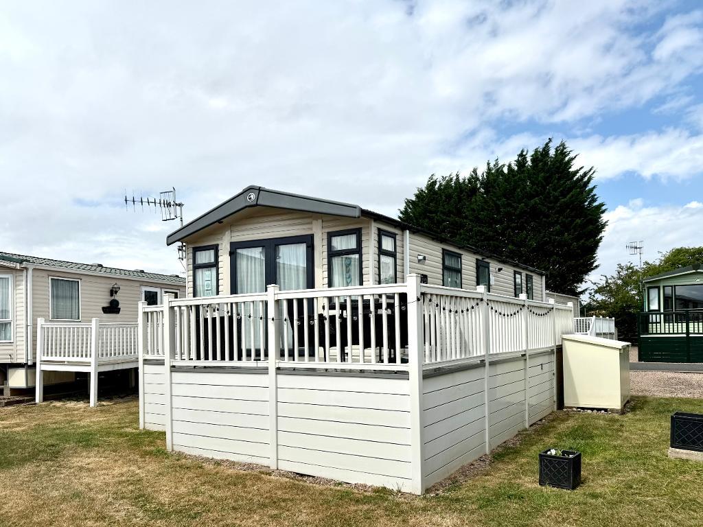 Avon Park, Warwick Road, Stratford upon Avon, CV37 0NS